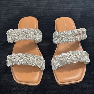Sincerely Jules Sz 8.5 Silver bedazzled Braided Sandals